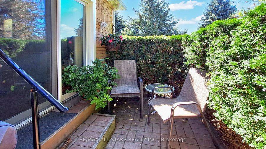 Uxbridge, ON L9P 1G4,5 Beswick LN #5