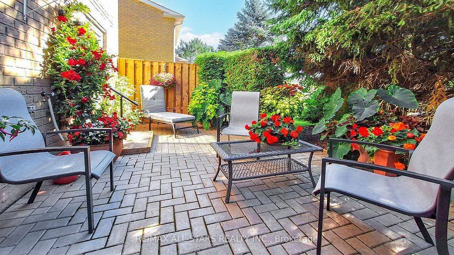 Uxbridge, ON L9P 1G4,5 Beswick LN #5