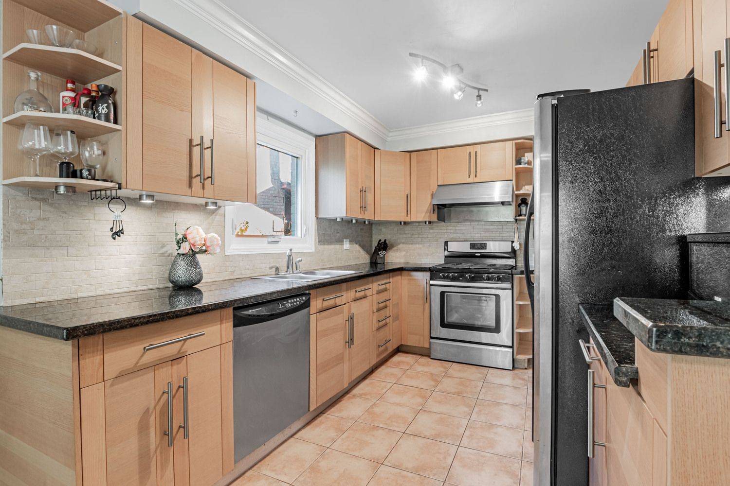 Richmond Hill, ON L4C 8M7,16 Marchwood CRES