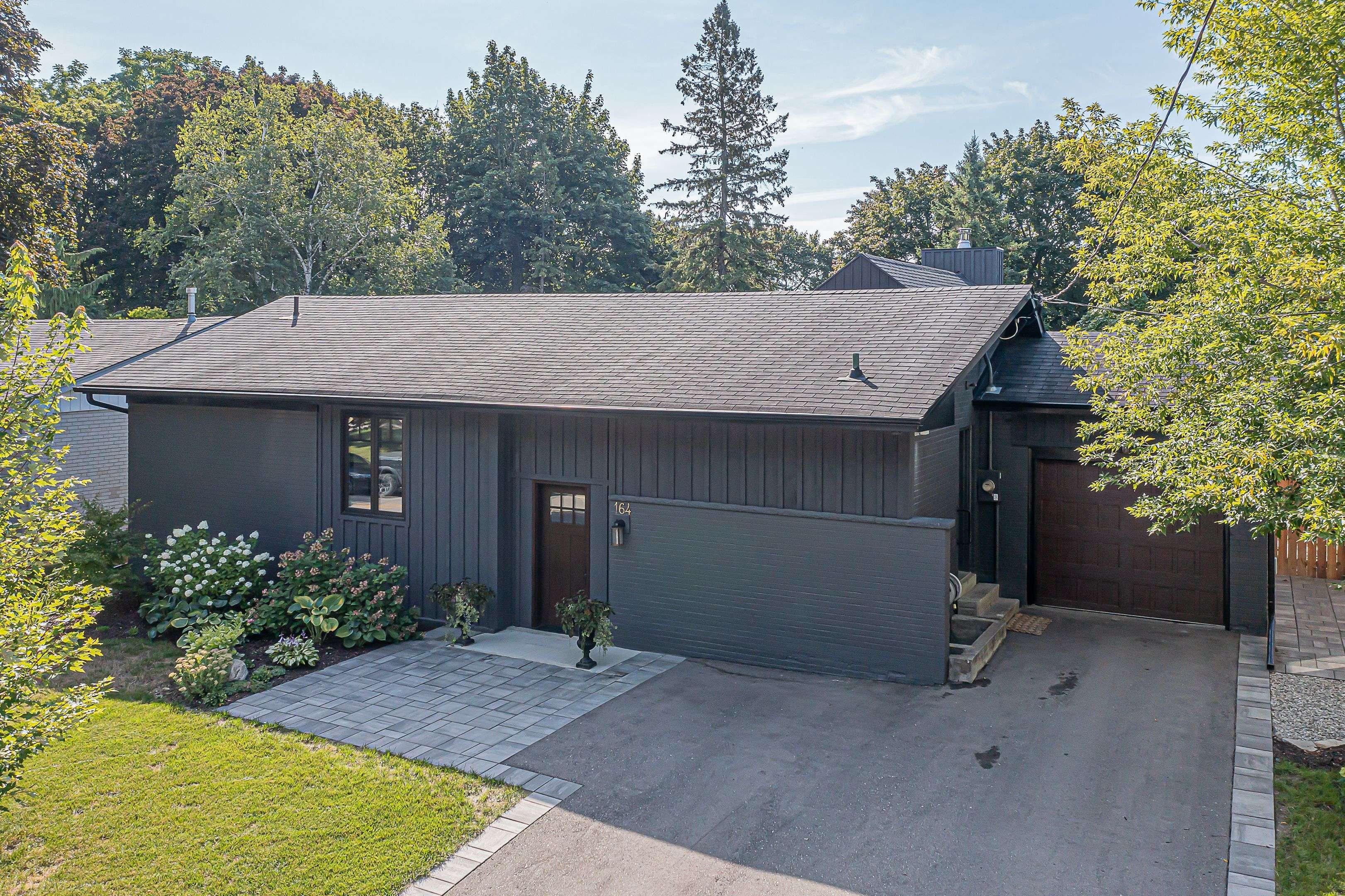 Newmarket, ON L3Y 1V1,164 Park AVE