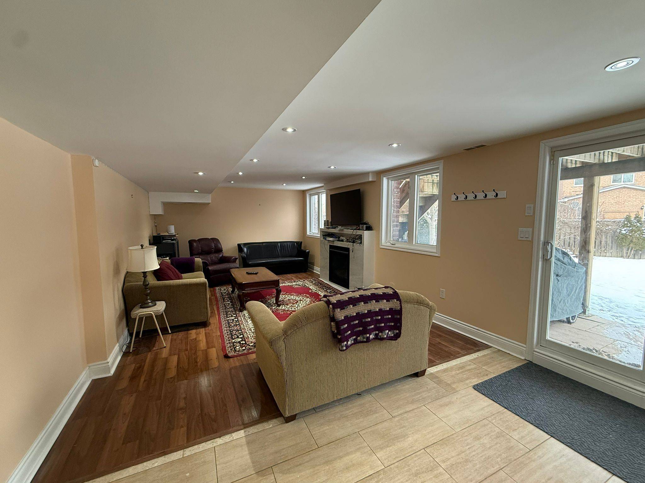 Aurora, ON L4G 7Y5,67 Ames CRES #BSMT