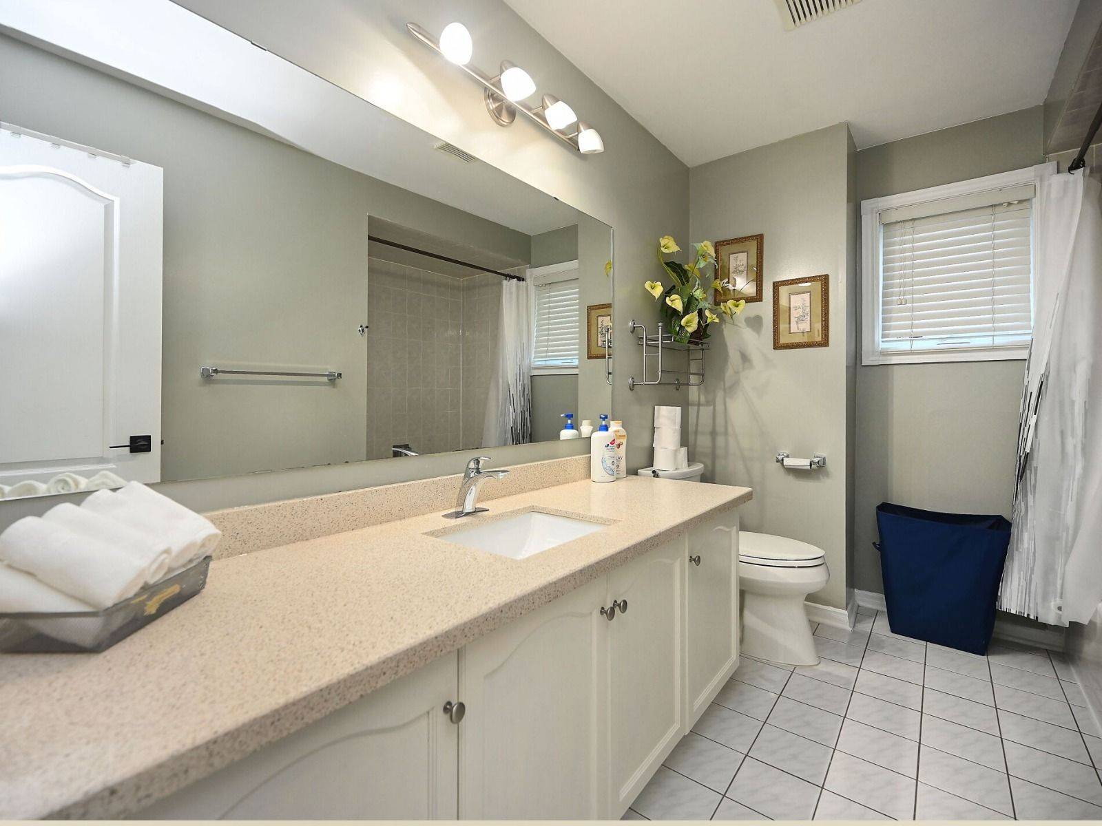 Mississauga, ON L5V 1X1,6136 Ford RD