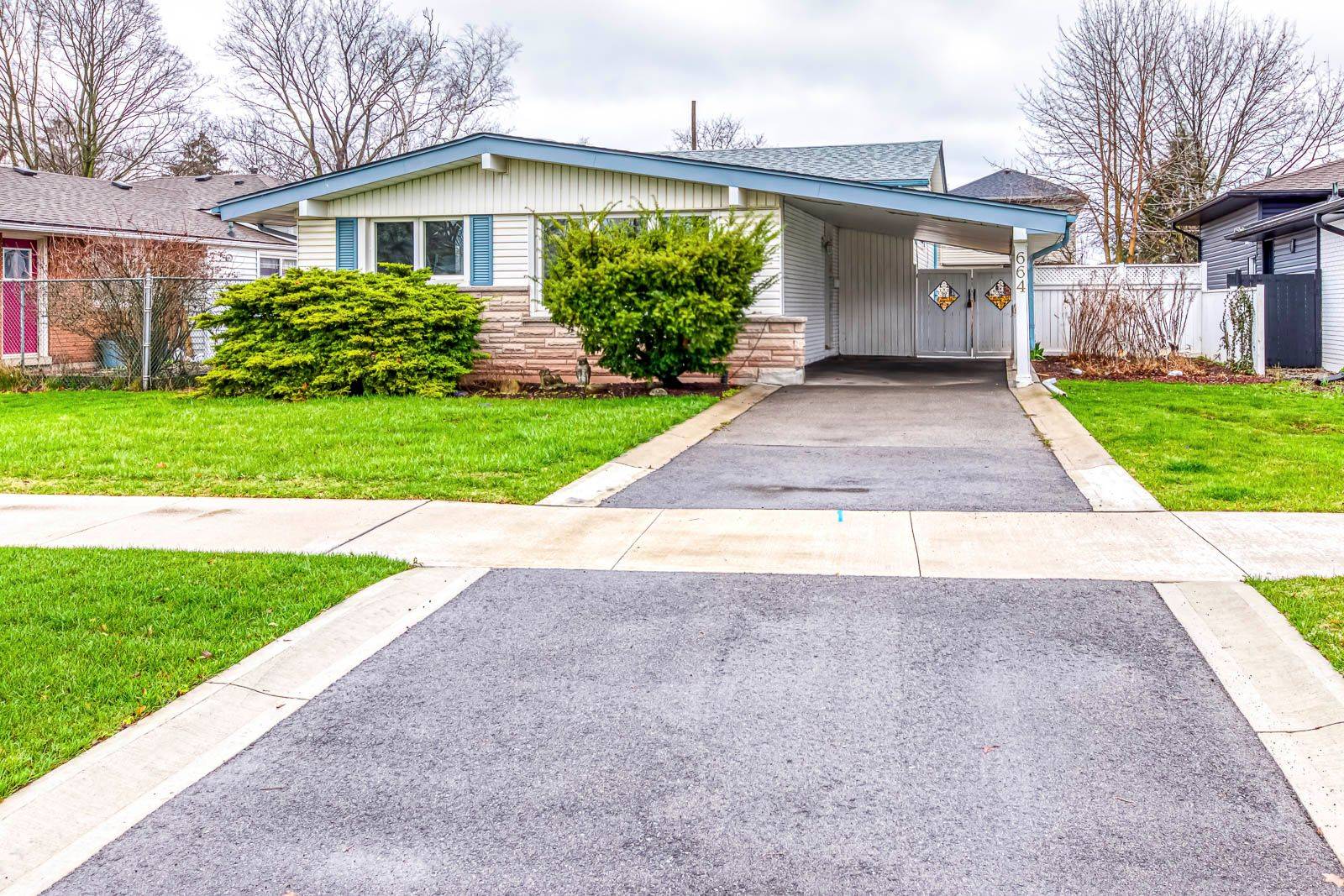 Burlington, ON L7N 3C5,664 Geneva Park DR