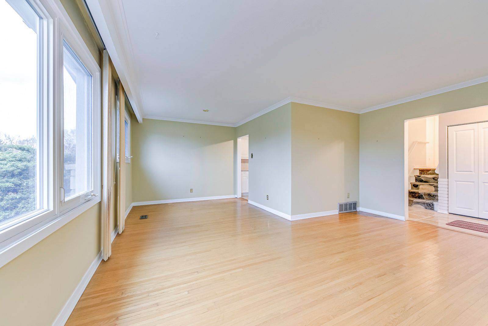 Burlington, ON L7N 3C5,664 Geneva Park DR