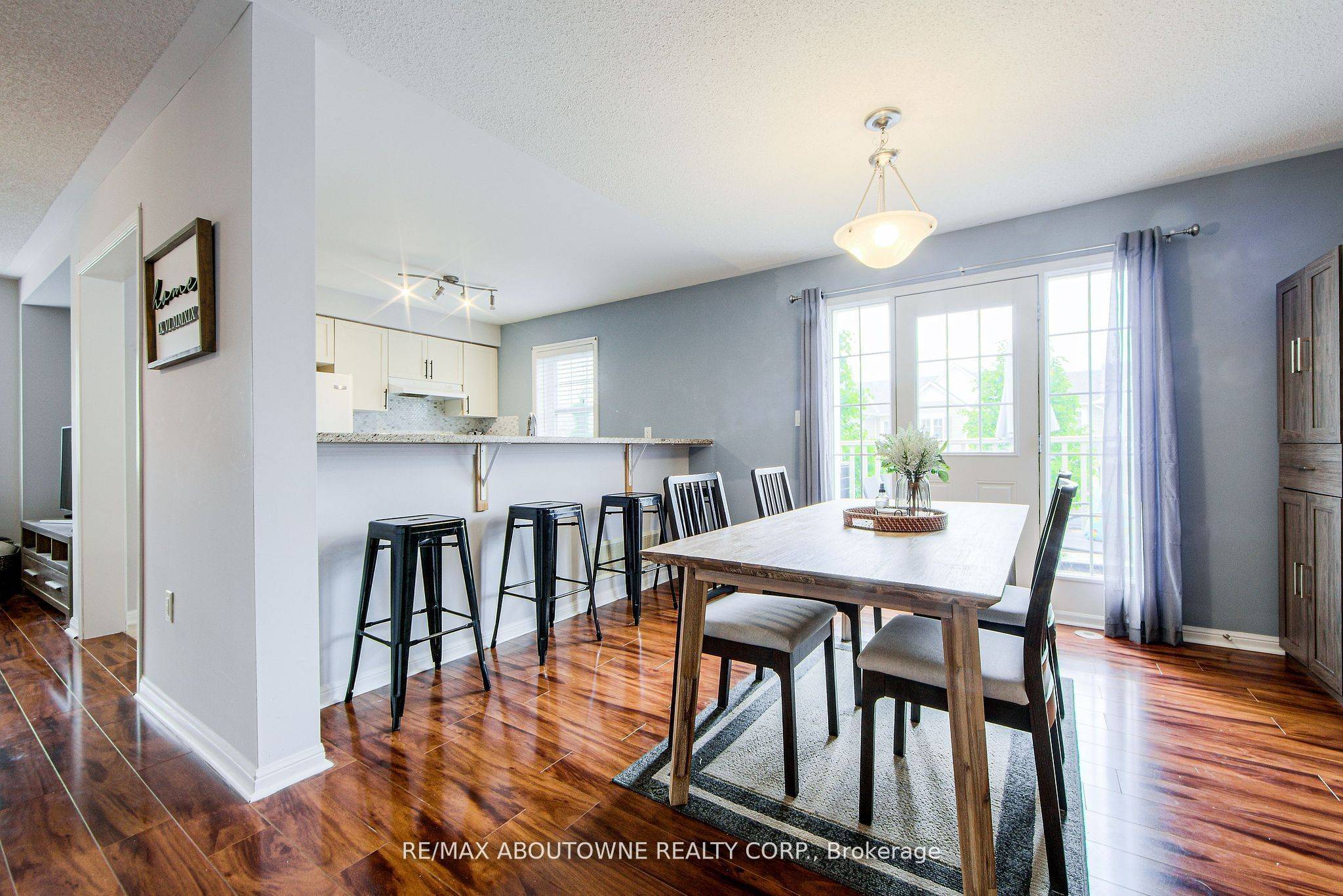 Milton, ON L9T 0M2,911 Deverell PL