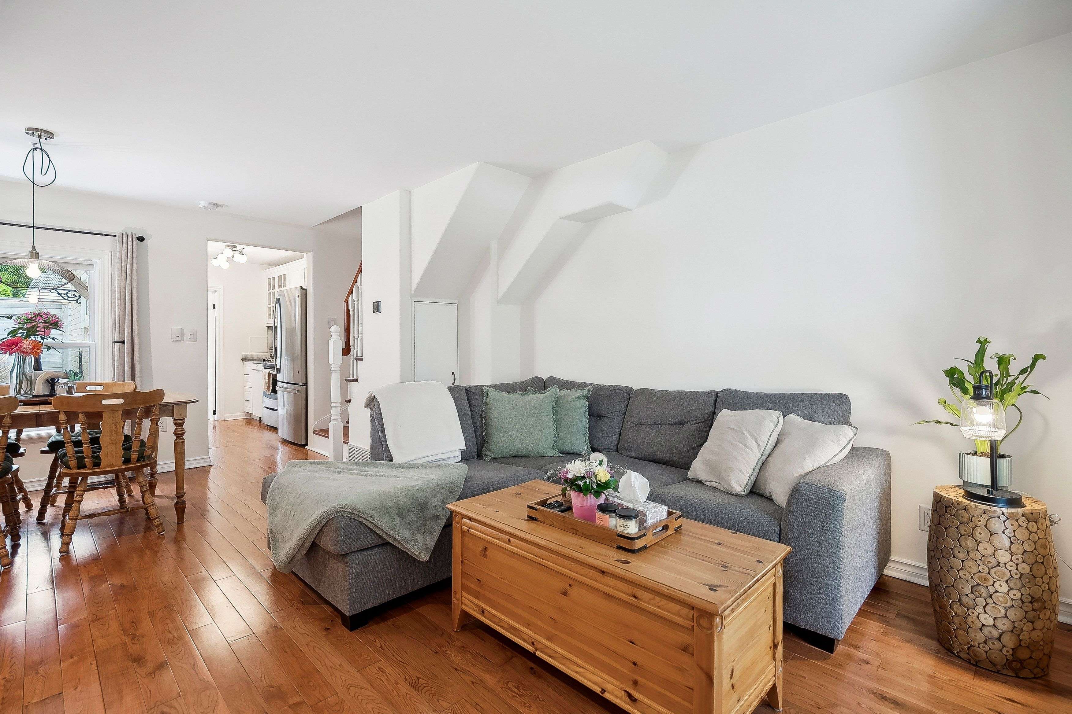 Hamilton, ON L8R 2X7,75 Ray ST N