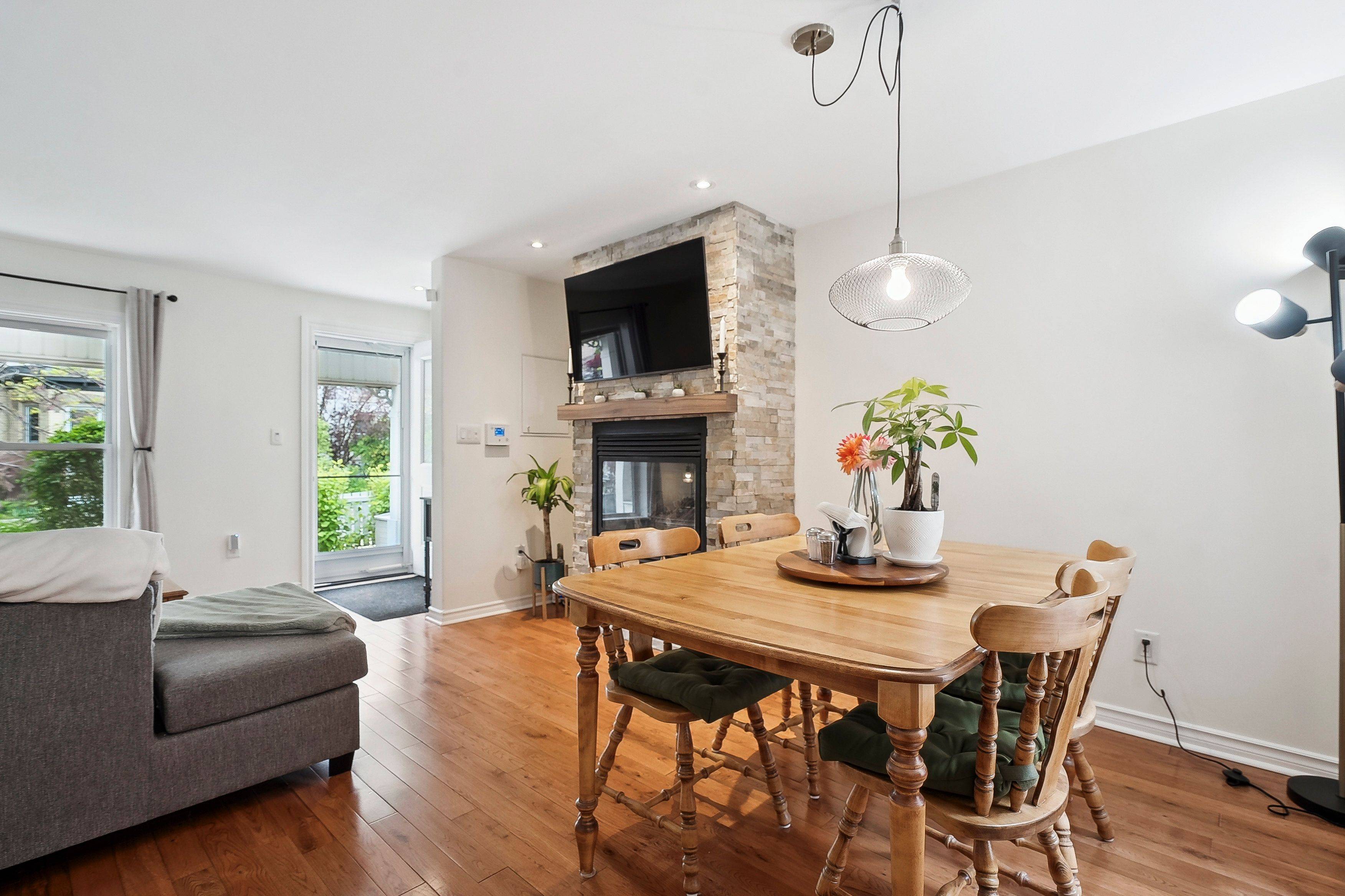 Hamilton, ON L8R 2X7,75 Ray ST N