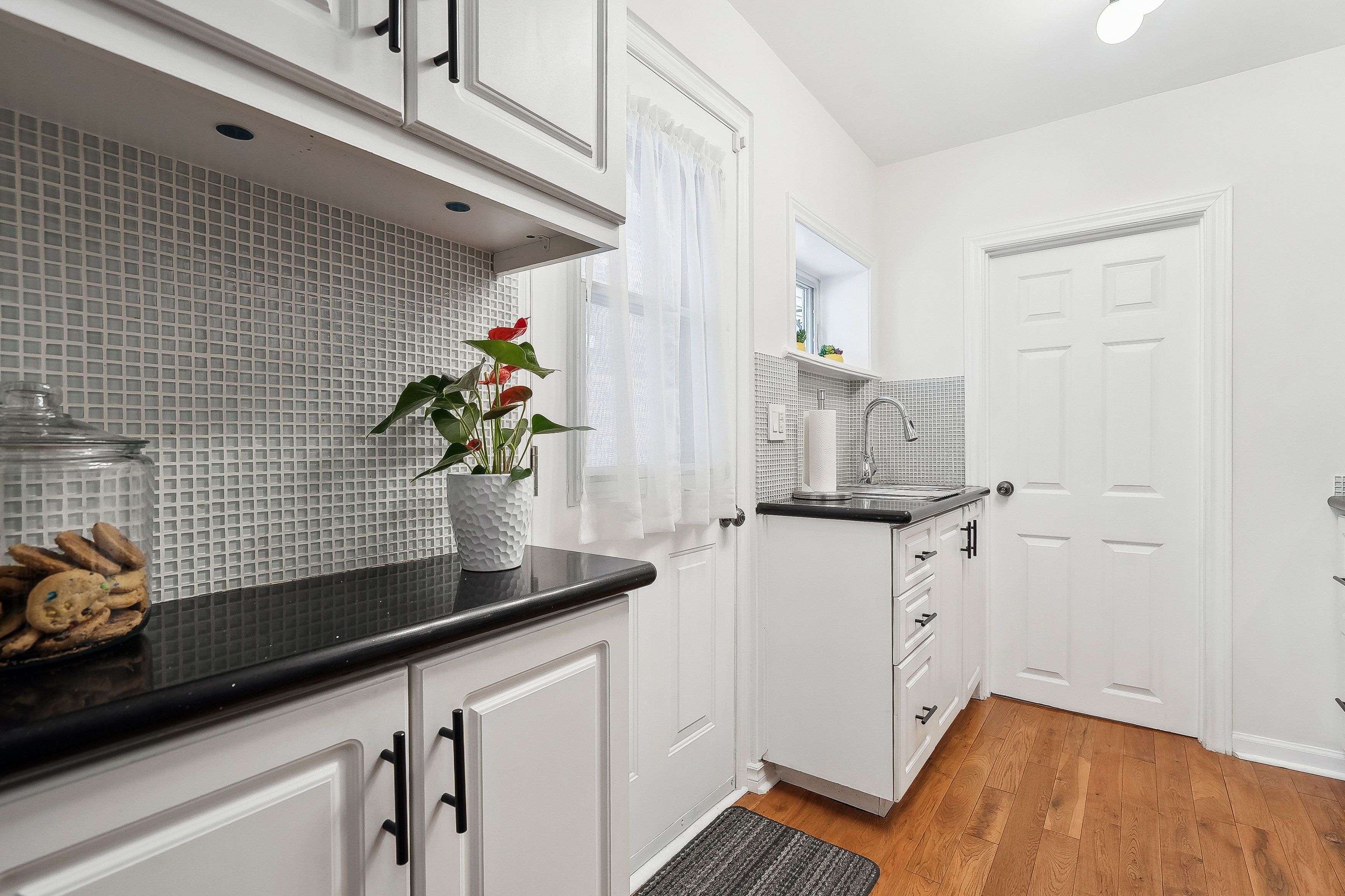 Hamilton, ON L8R 2X7,75 Ray ST N