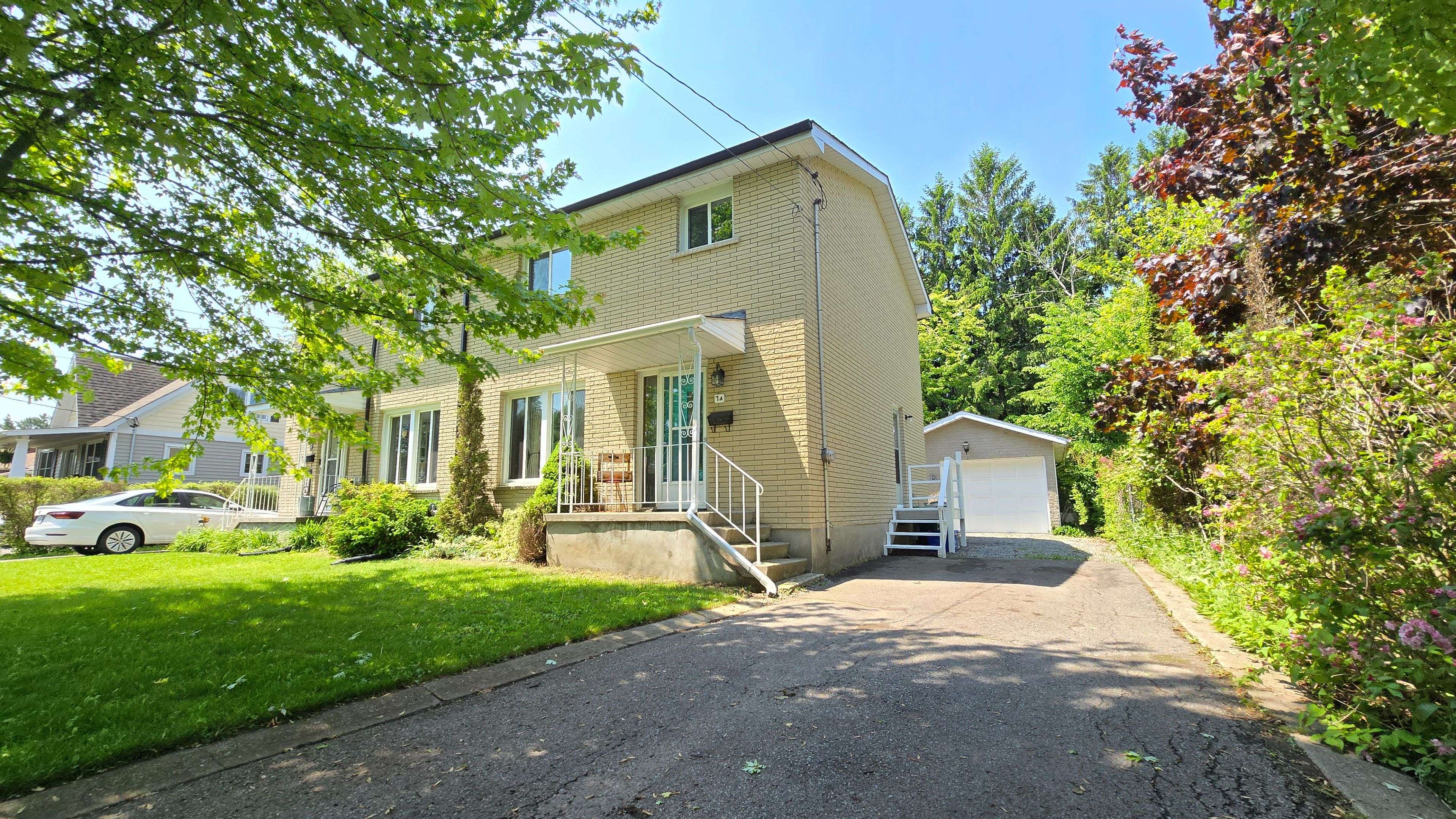 Kingston, ON K7M 3P5,7A Bishop ST