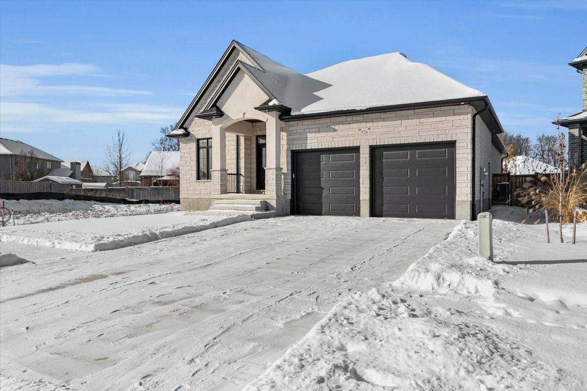 London North, ON N6G 3X9,956 Eagletrace DR