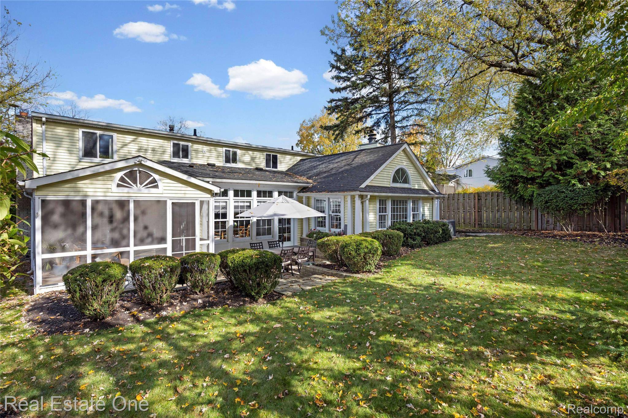 West Bloomfield, MI 48323,2123 Daintree AVE