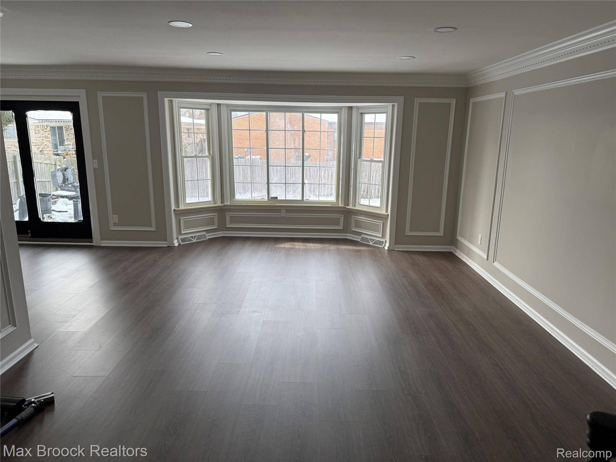 Sterling Heights, MI 48310,38527 Claremont DR