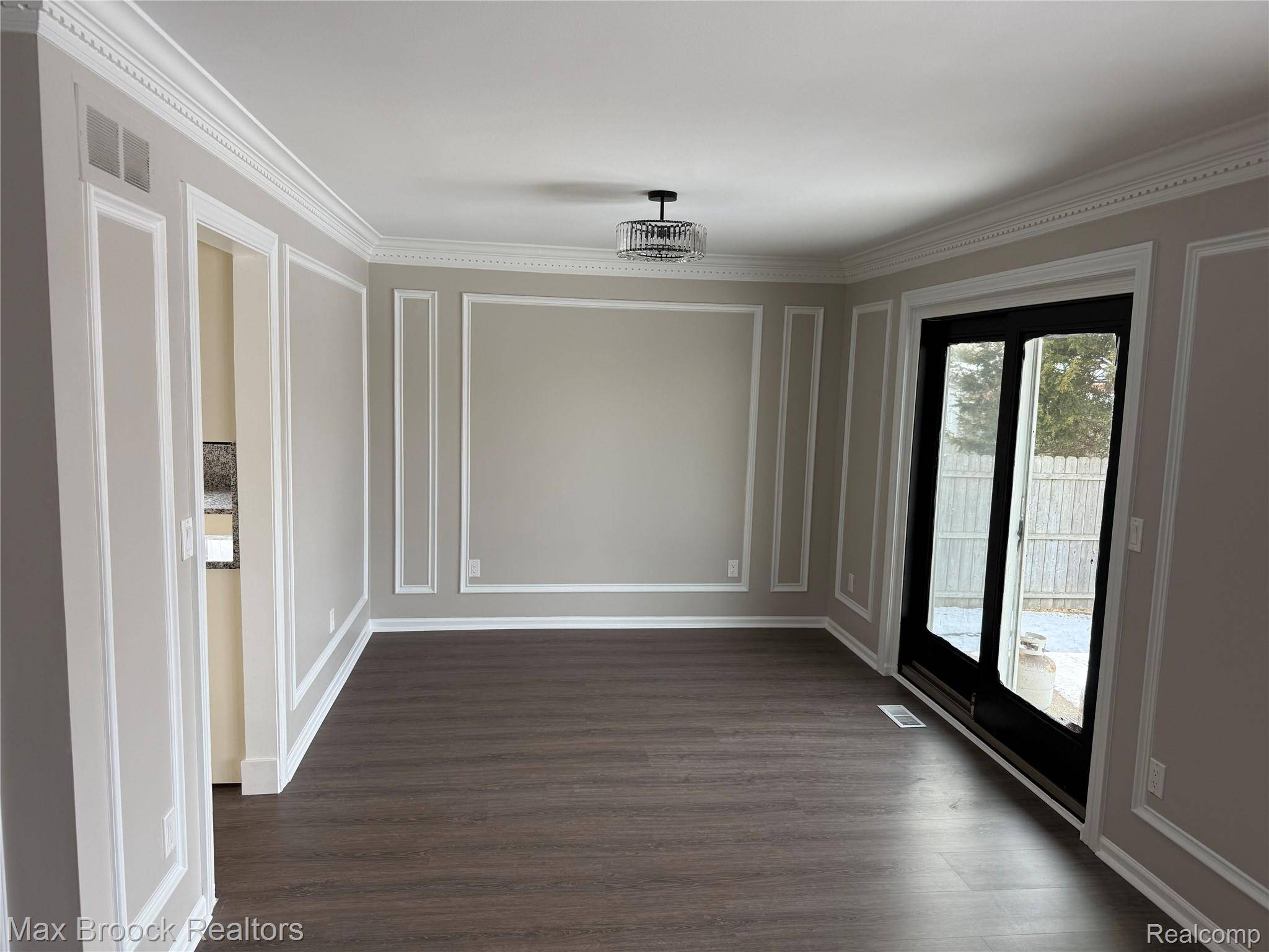 Sterling Heights, MI 48310,38527 Claremont DR