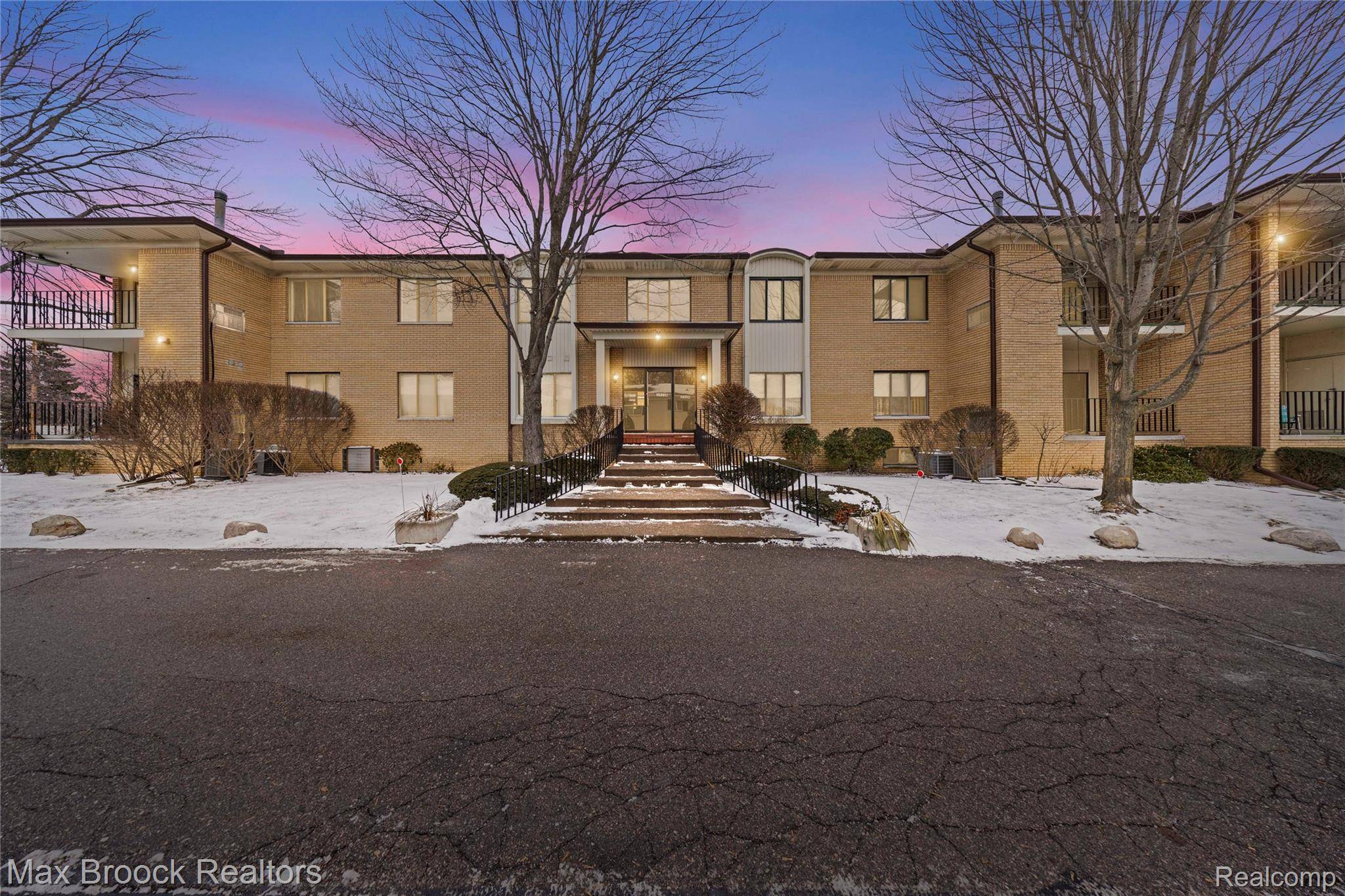 Farmington Hills, MI 48334,31935 W 14 Mile RD #117