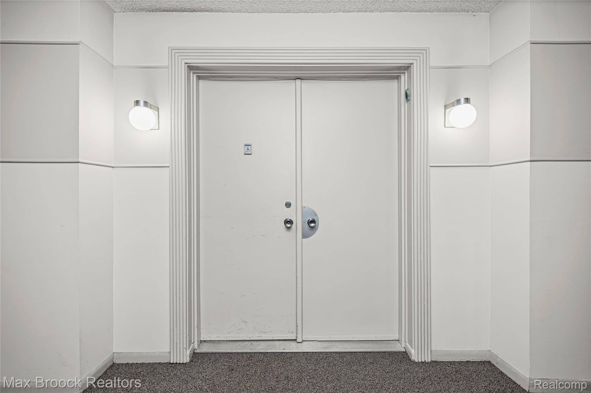 Farmington Hills, MI 48334,31935 W 14 Mile RD #117