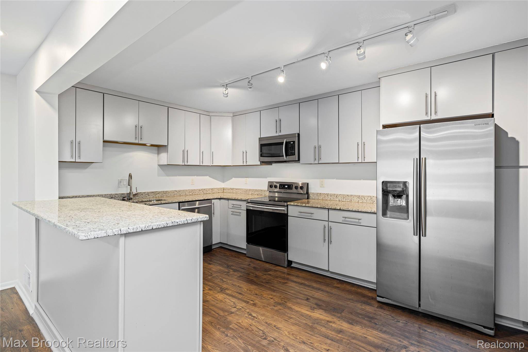 Farmington Hills, MI 48334,31935 W 14 Mile RD #117