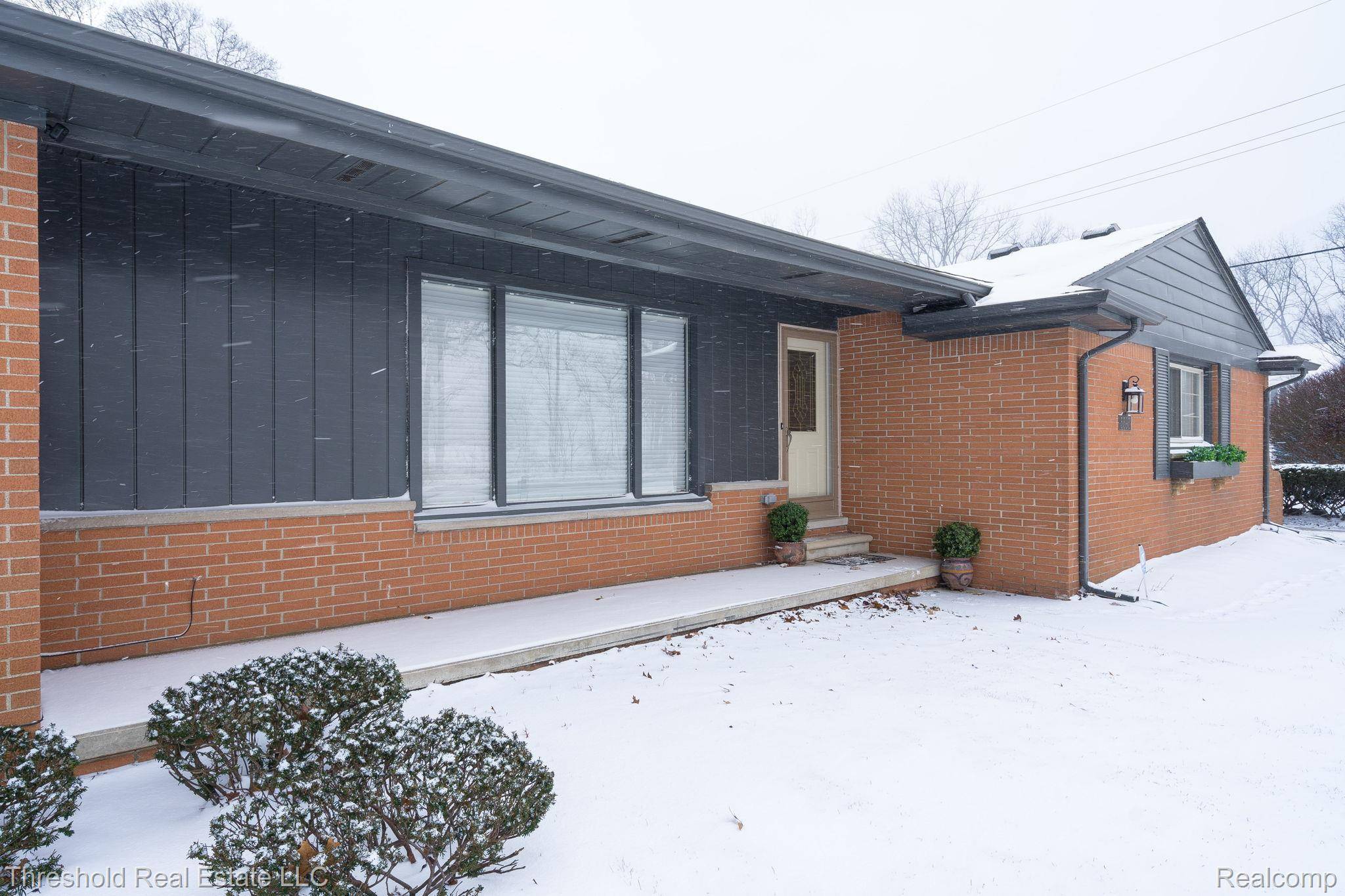 Orchard Lake, MI 48324,5595 Old Orchard TRL