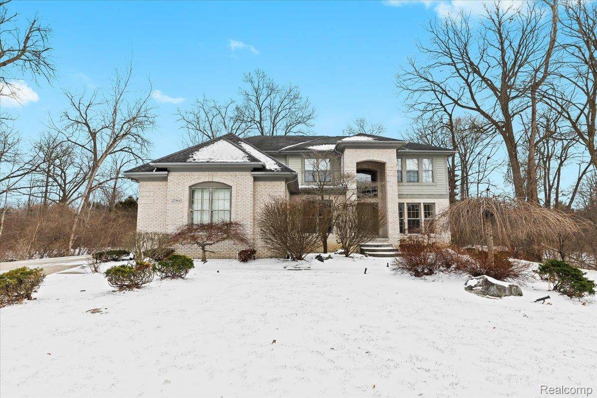 Farmington Hills, MI 48334,27861 Weymouth DR