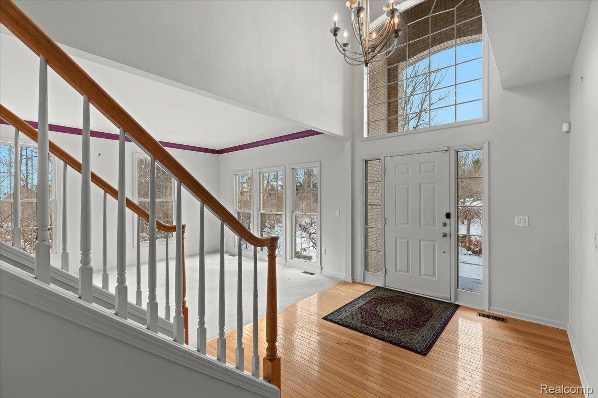 Farmington Hills, MI 48334,27861 Weymouth DR