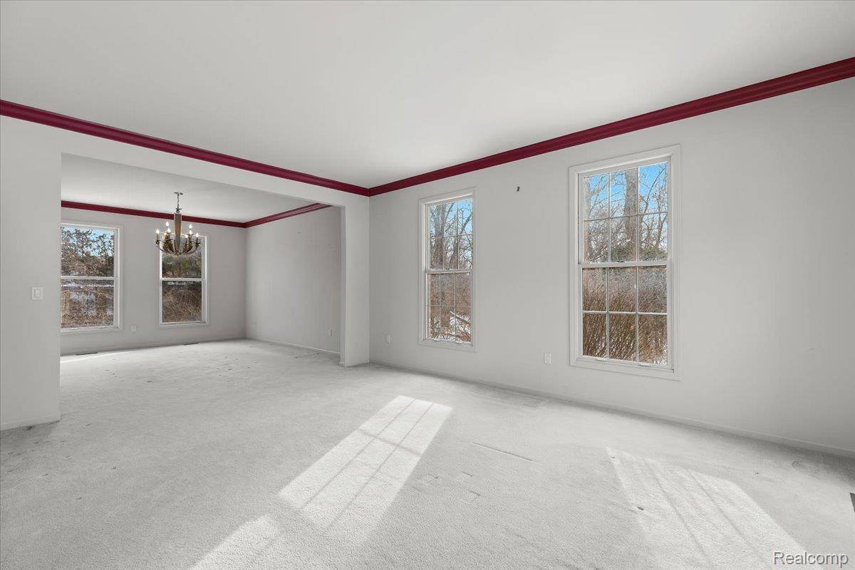 Farmington Hills, MI 48334,27861 Weymouth DR