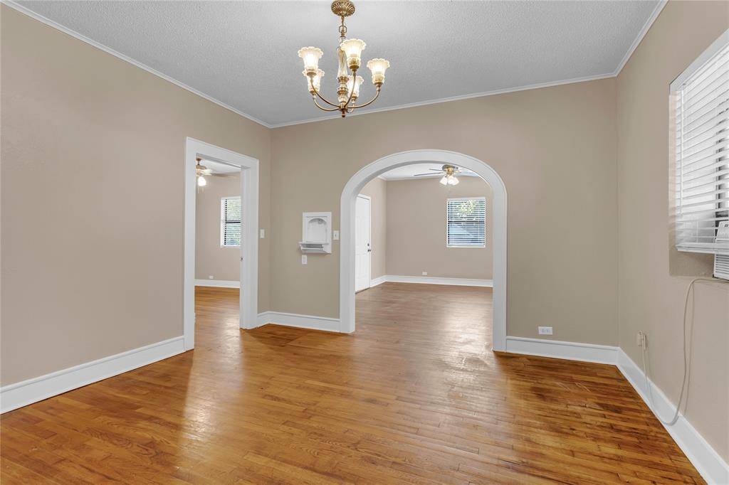 Denison, TX 75020,513 W Texas Street