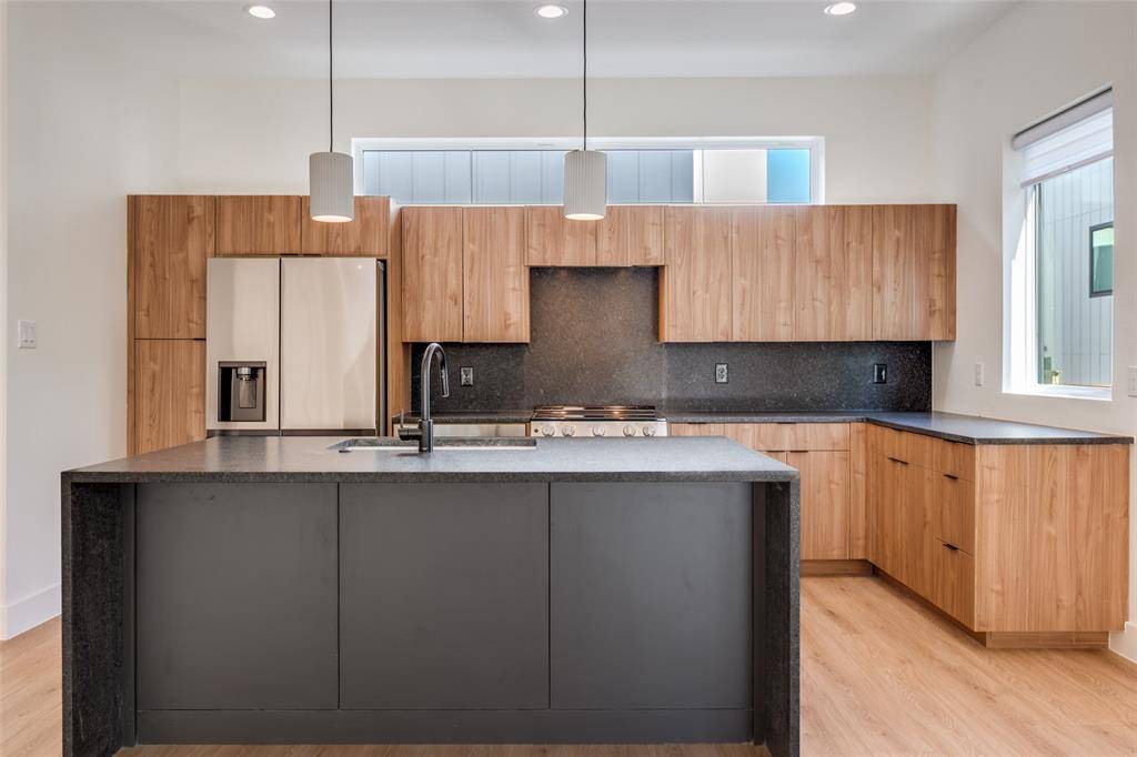 Dallas, TX 75219,2206 Arroyo Avenue #205