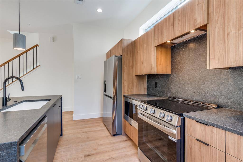 Dallas, TX 75219,2206 Arroyo Avenue #205