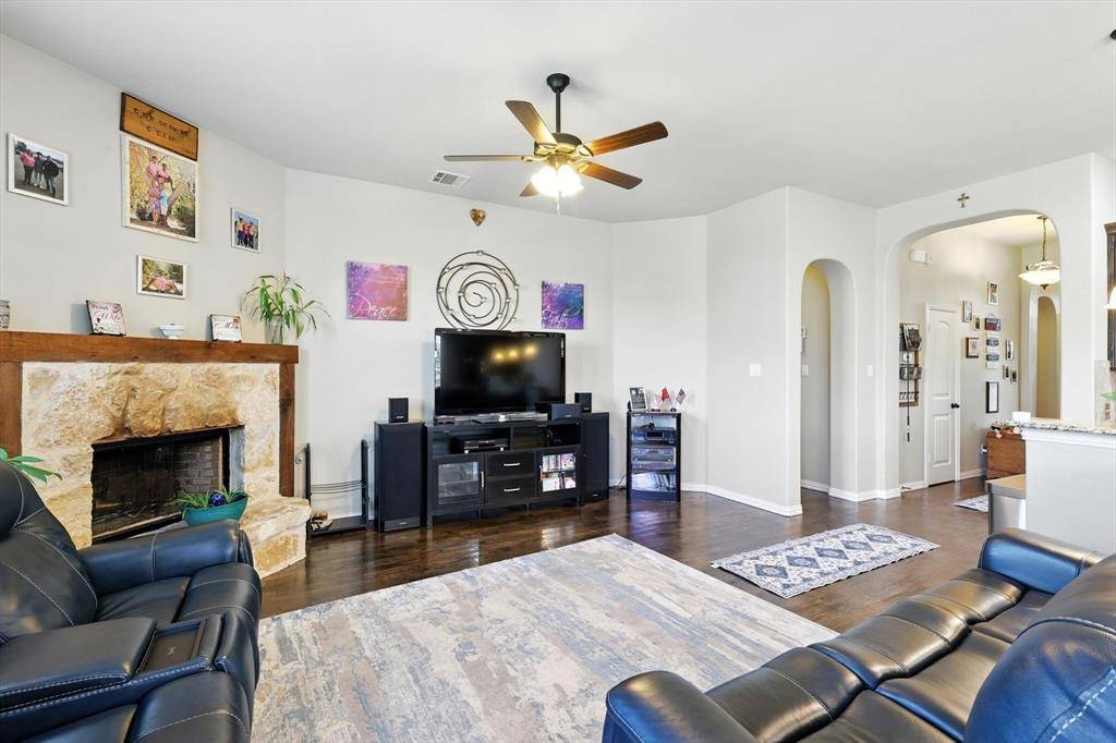 Saginaw, TX 76179,905 Cloudlock Drive