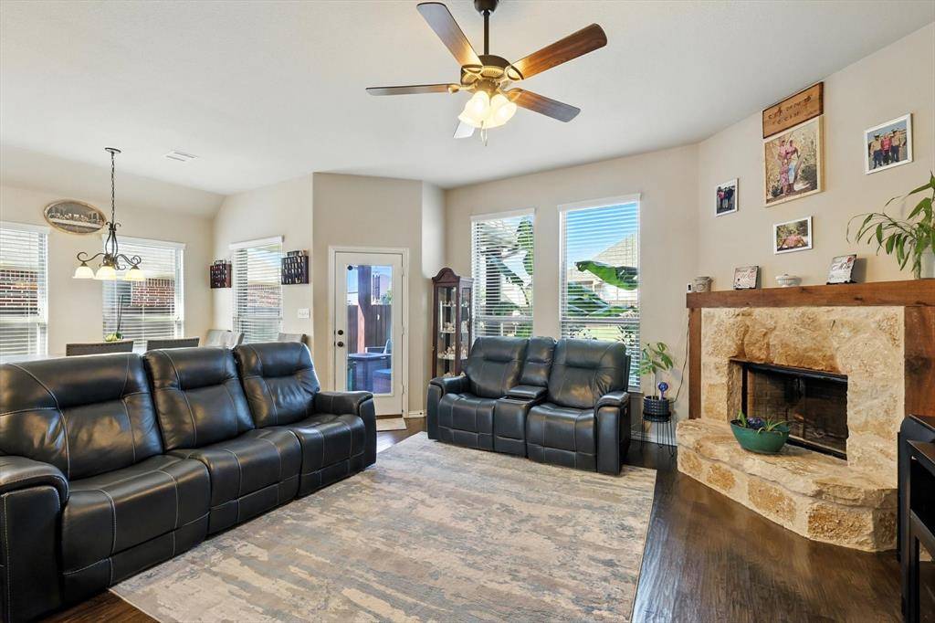 Saginaw, TX 76179,905 Cloudlock Drive