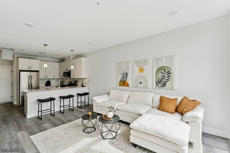 Roselle Park Boro, NJ 07204,140 W Webster Ave #221