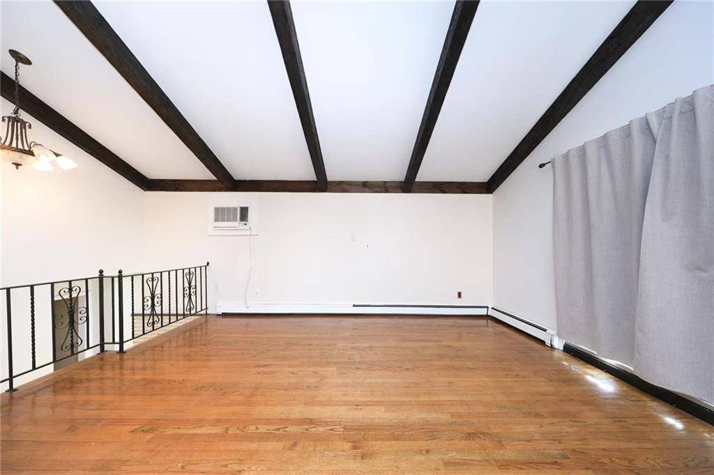 Staten  Island, NY 10305,987 Hylan BLVD