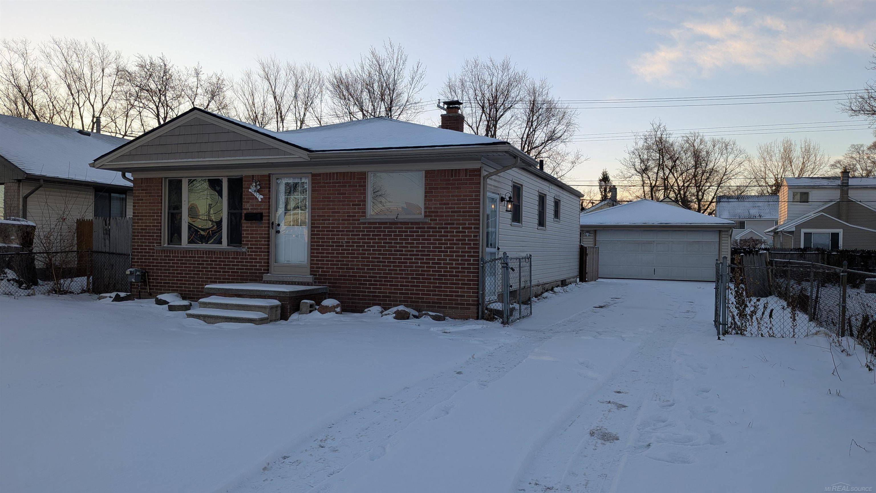 Hazel Park, MI 48030,337 W Woodruff AVE