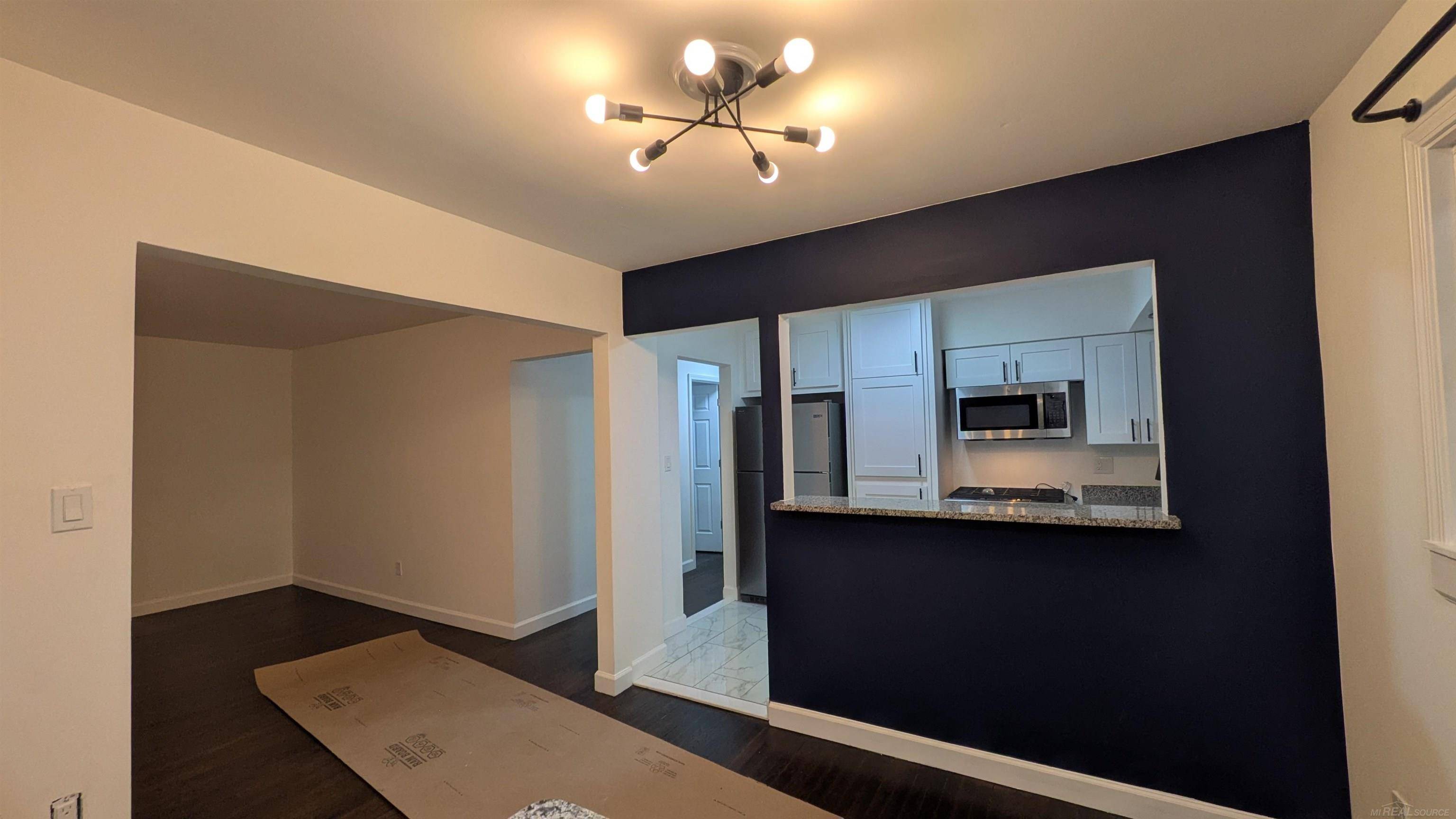 Hazel Park, MI 48030,337 W Woodruff AVE