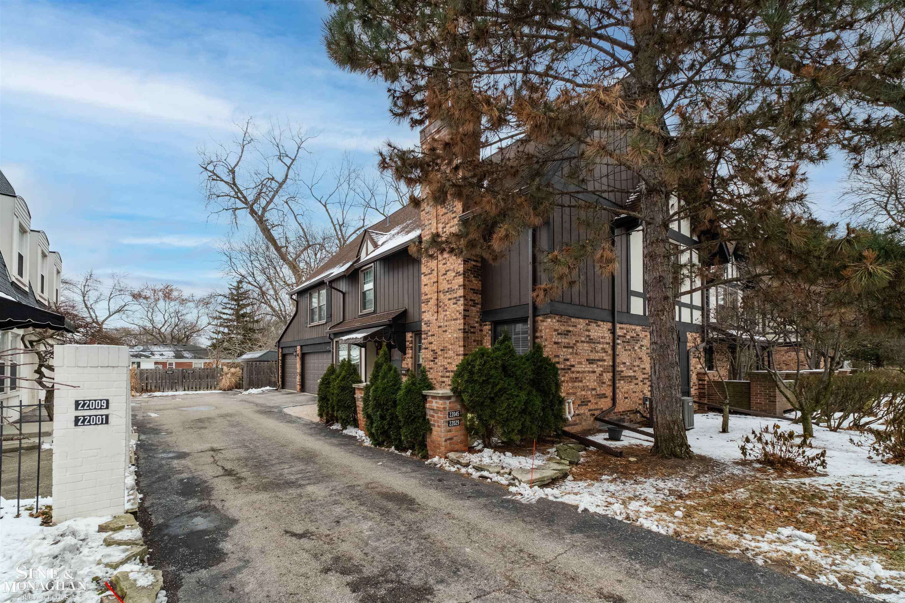 Saint Clair Shores, MI 48080,22029 Shore Pointe LN