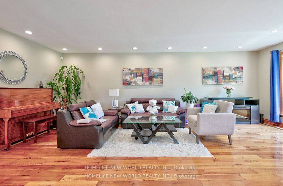 Toronto C12, ON M2L 1W5,7 Sulgrave CRES