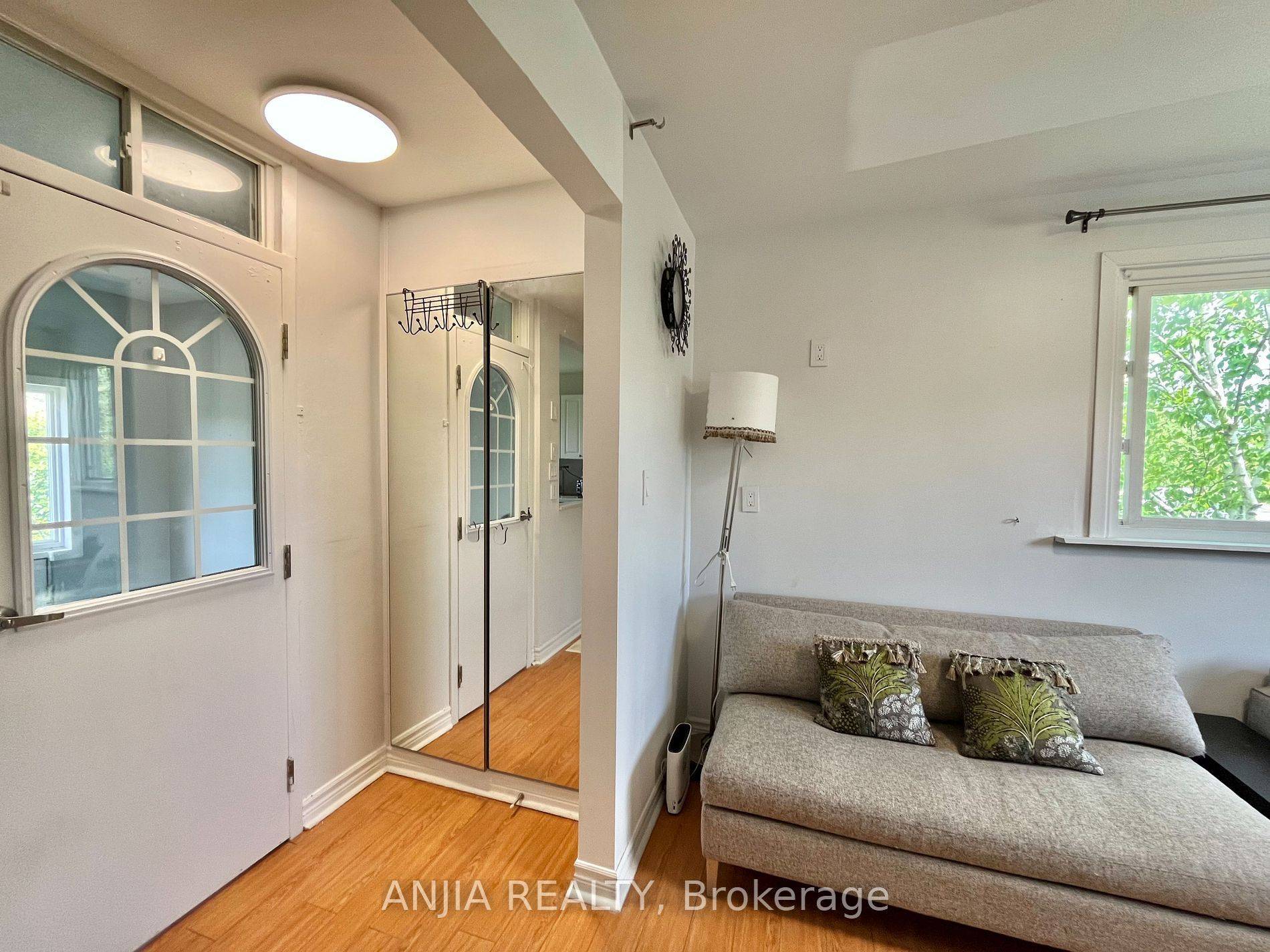 Toronto C07, ON M2R 2N3,256 Homewood AVE #unit 3 bedroom 2