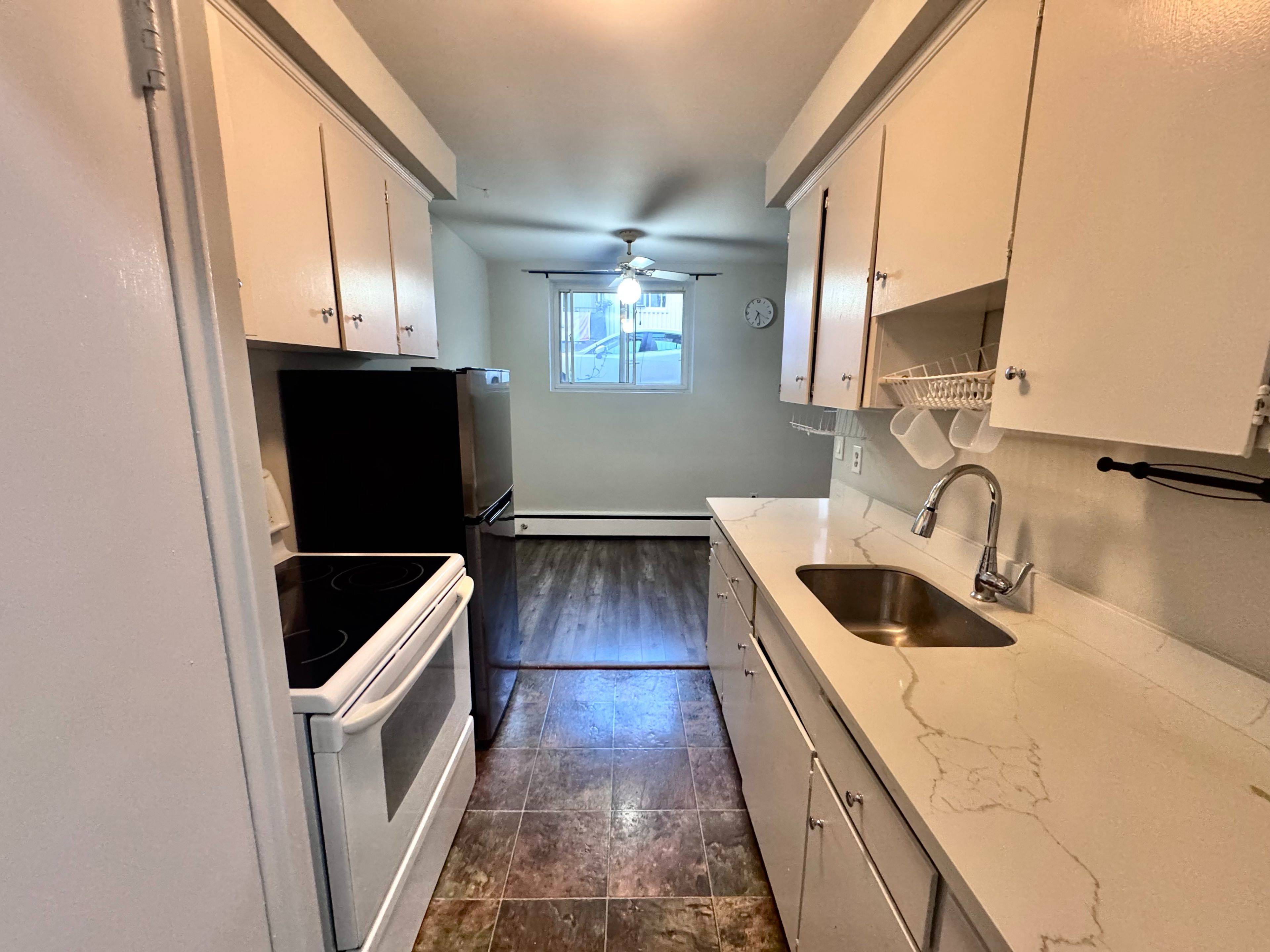 Oshawa, ON L1J 1Z1,3-333 Gibb ST