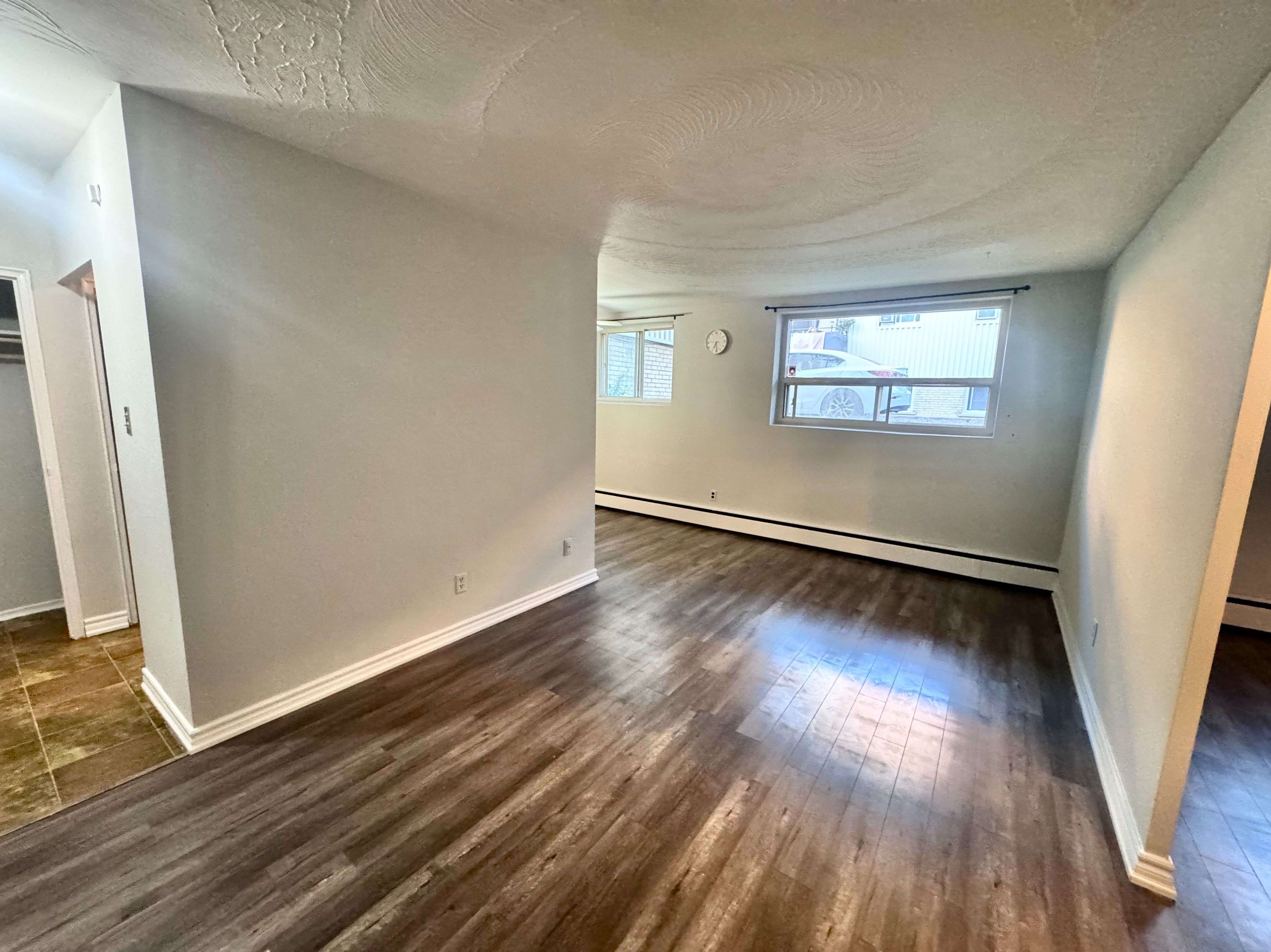 Oshawa, ON L1J 1Z1,3-333 Gibb ST