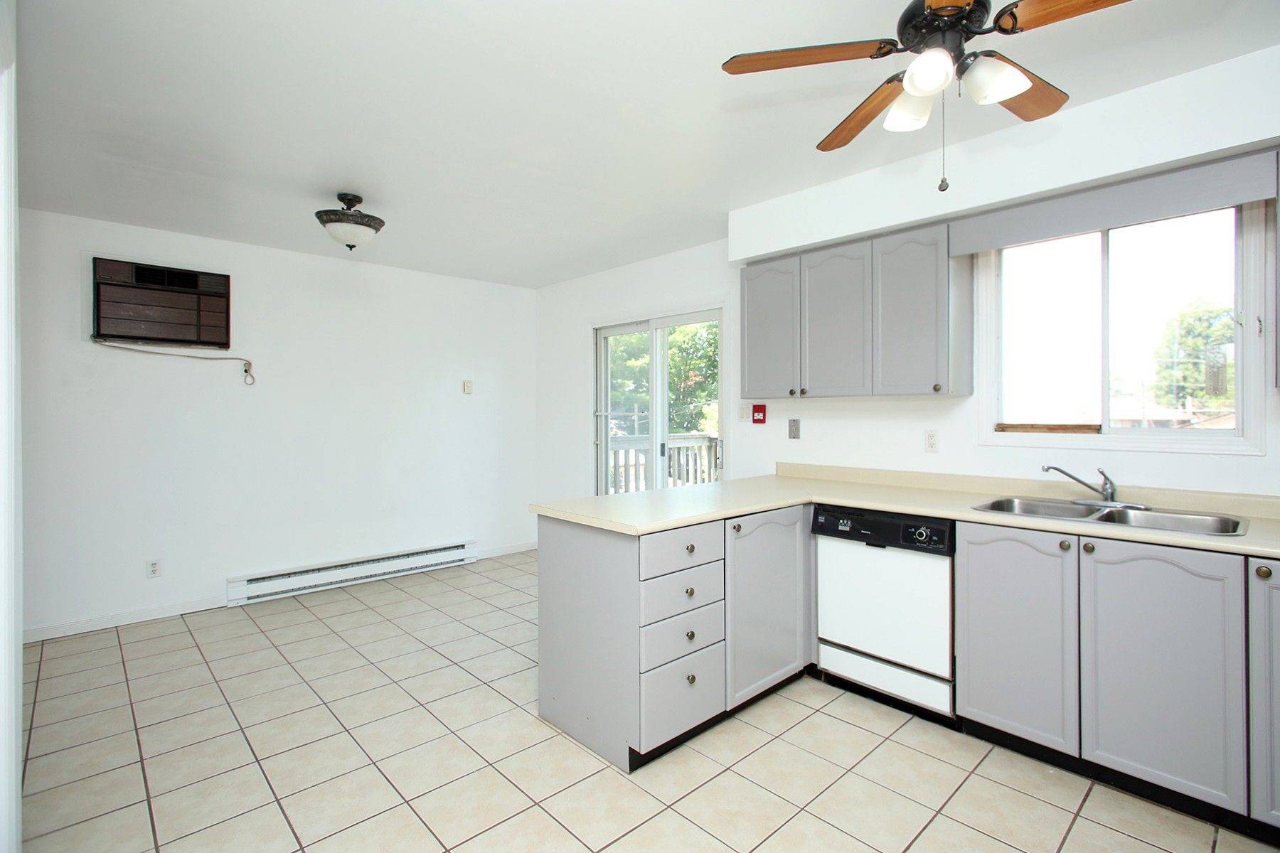 Oshawa, ON L1G 3N4,42 Tecumseh AVE ##4