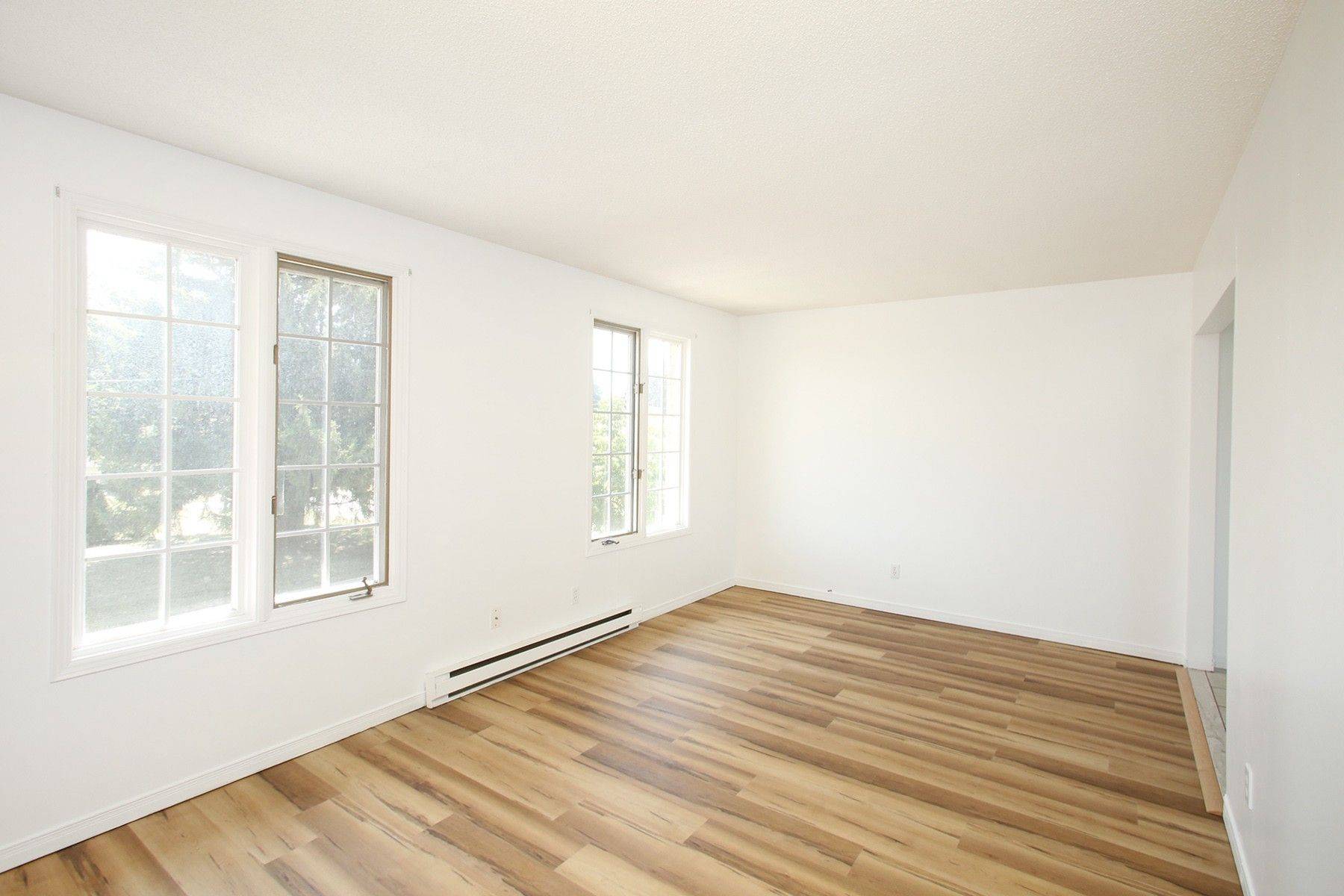 Oshawa, ON L1G 3N4,42 Tecumseh AVE ##4