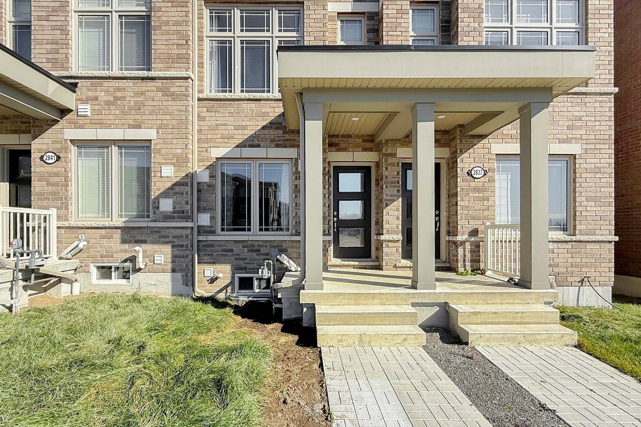 Pickering, ON L1X 0P4,2839 WHITES RD