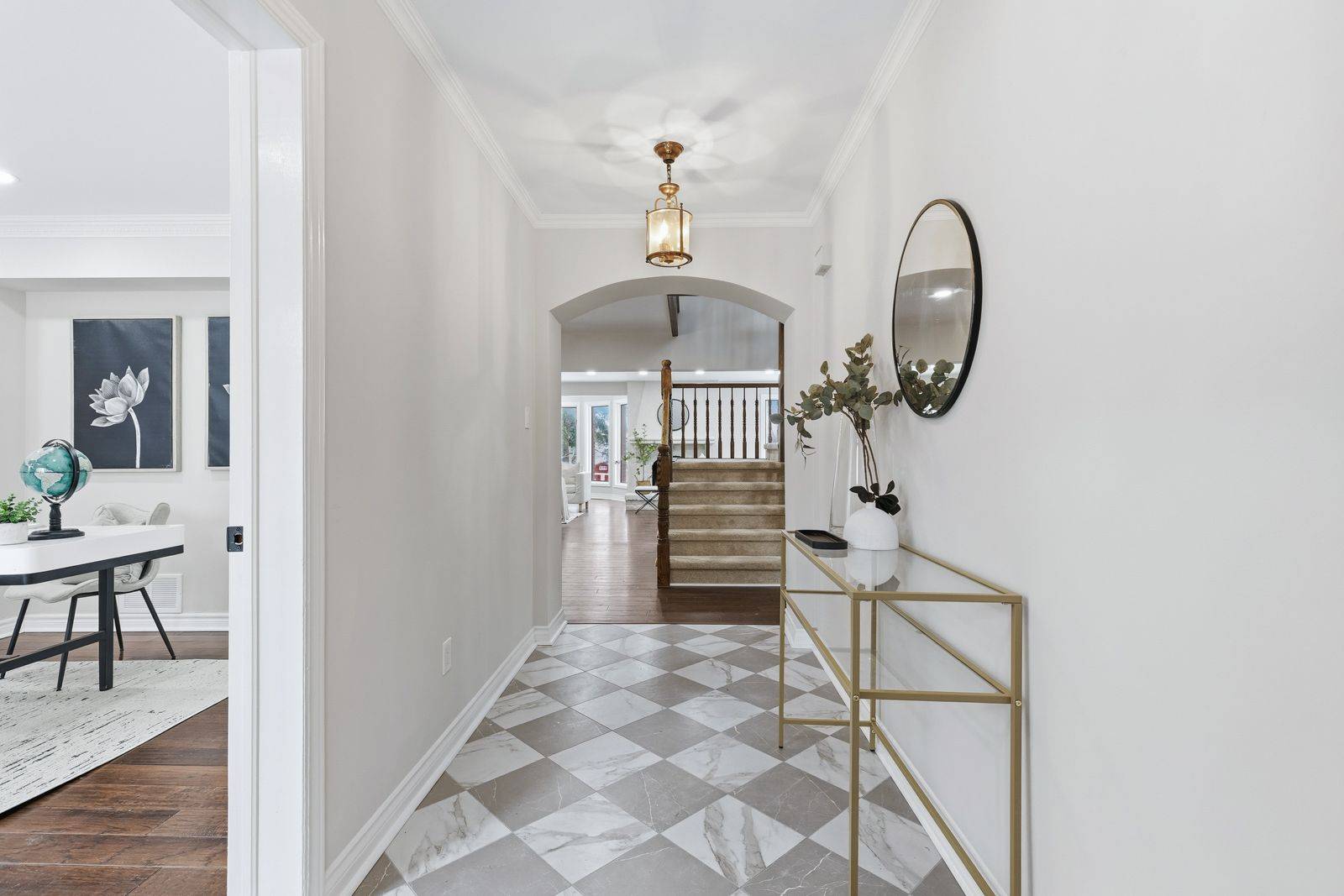 Whitby, ON L1N 5H6,206 High ST