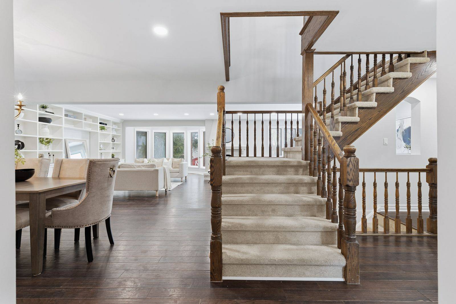 Whitby, ON L1N 5H6,206 High ST