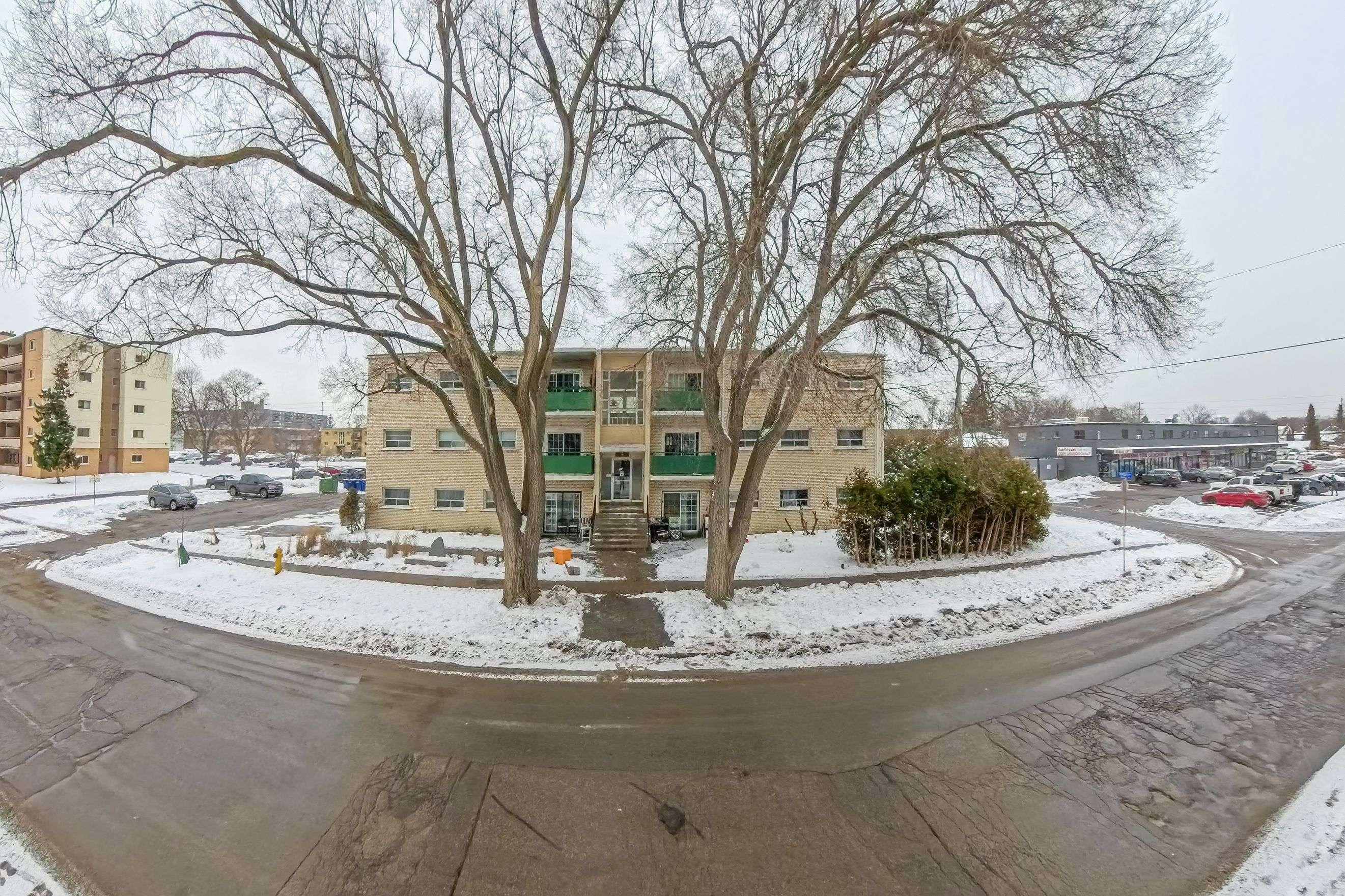 Oshawa, ON L1J 1X5,310 Marland AVE