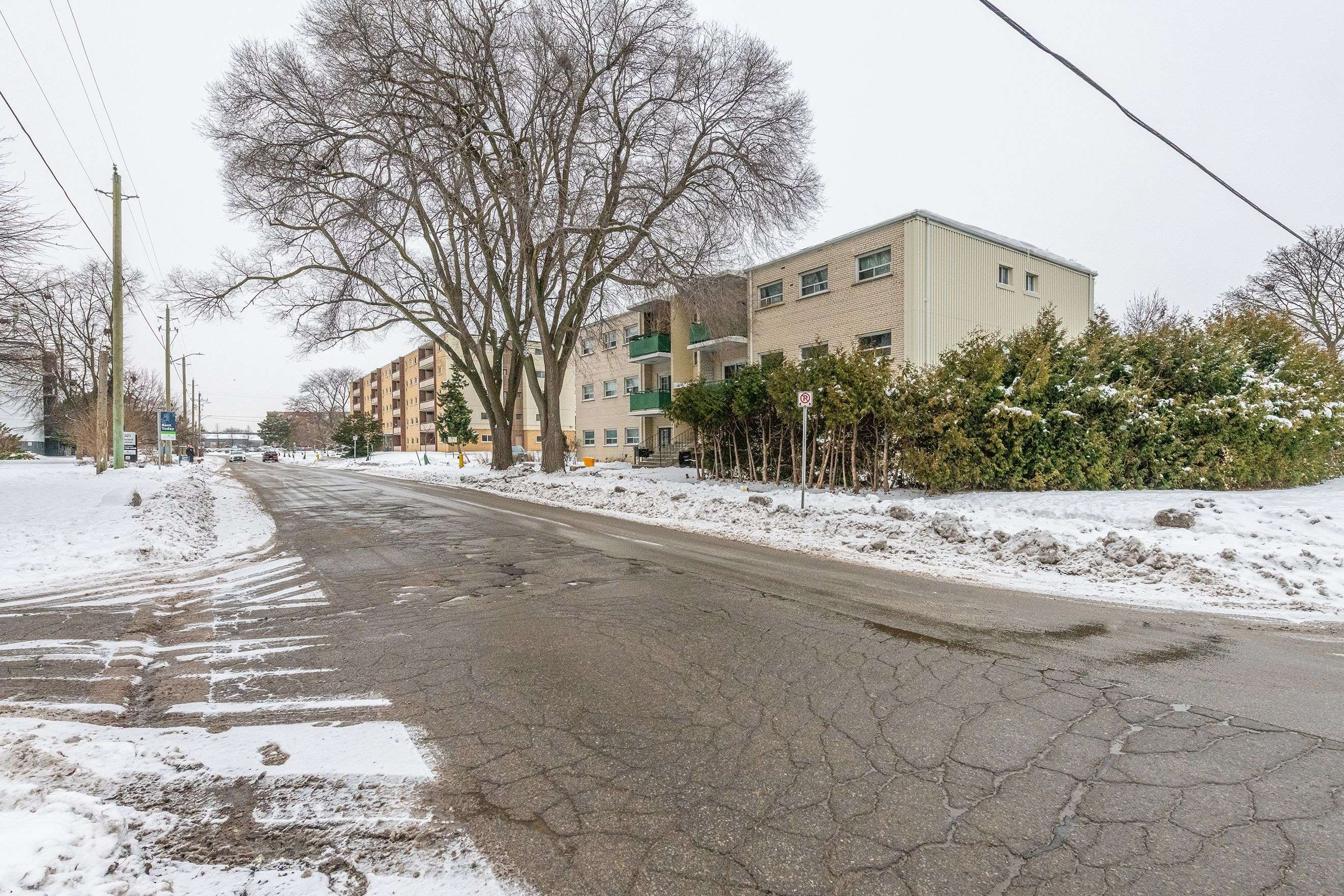 Oshawa, ON L1J 1X5,310 Marland AVE