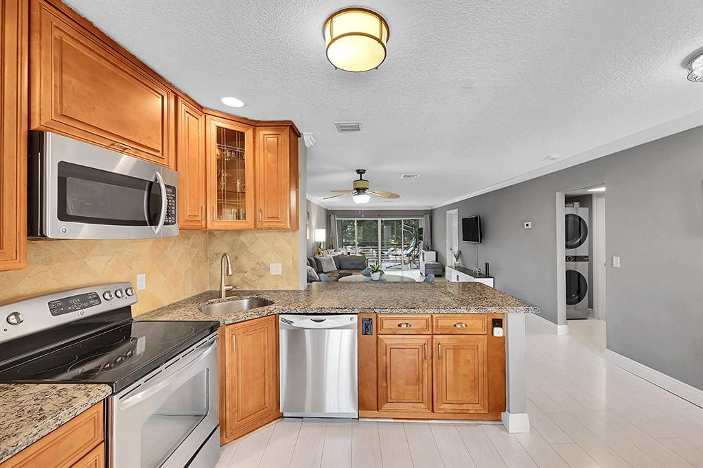 Palm Beach Gardens, FL 33418,11800 Avenue of the PGA #14