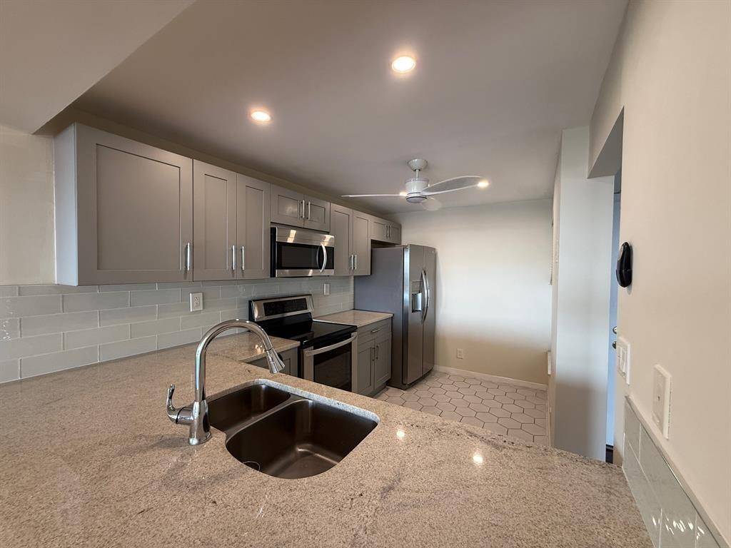 Boca Raton, FL 33432,9 Royal Palm Way #6040