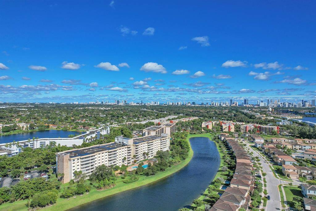 Miami, FL 33179,800 NE 195th St #601