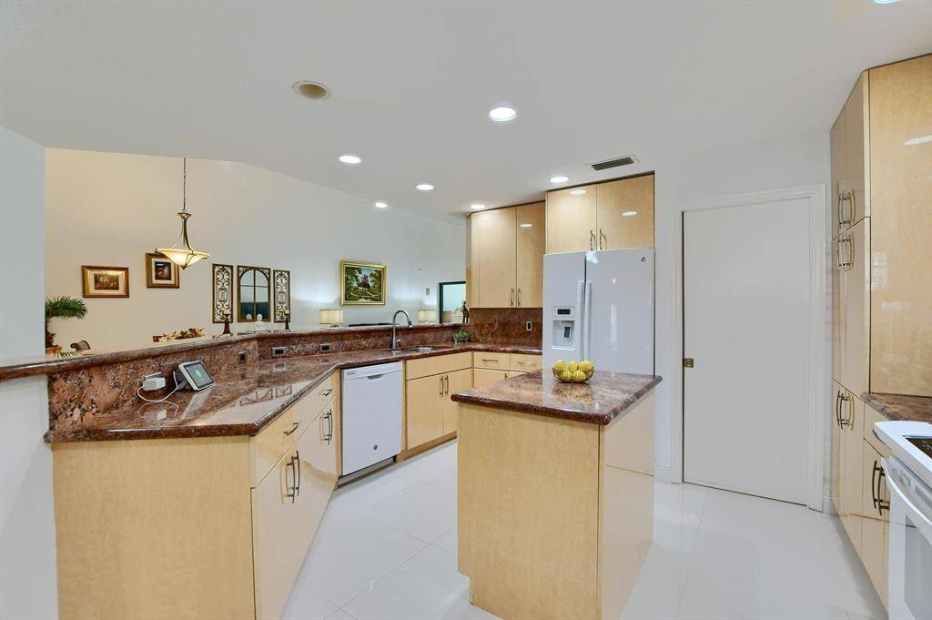 Deerfield Beach, FL 33442,65 Centennial Ct