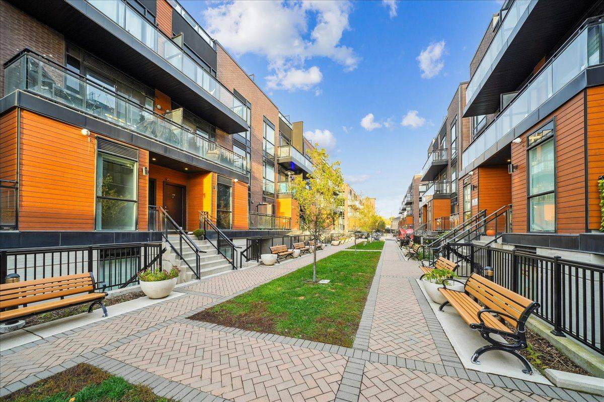 Vaughan, ON L4L 0J1,56 Coles AVE #203